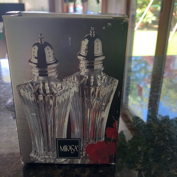 Mikasa NEW! Salt andPepper Shakers lowest offer. - Picture 3 of 4